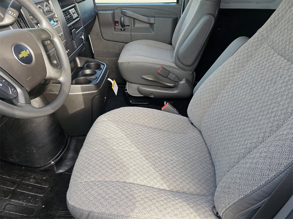 2025 Chevrolet Express Cargo 3500 WT