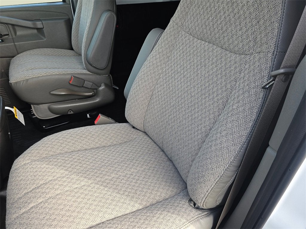 2025 Chevrolet Express Cargo 3500 WT