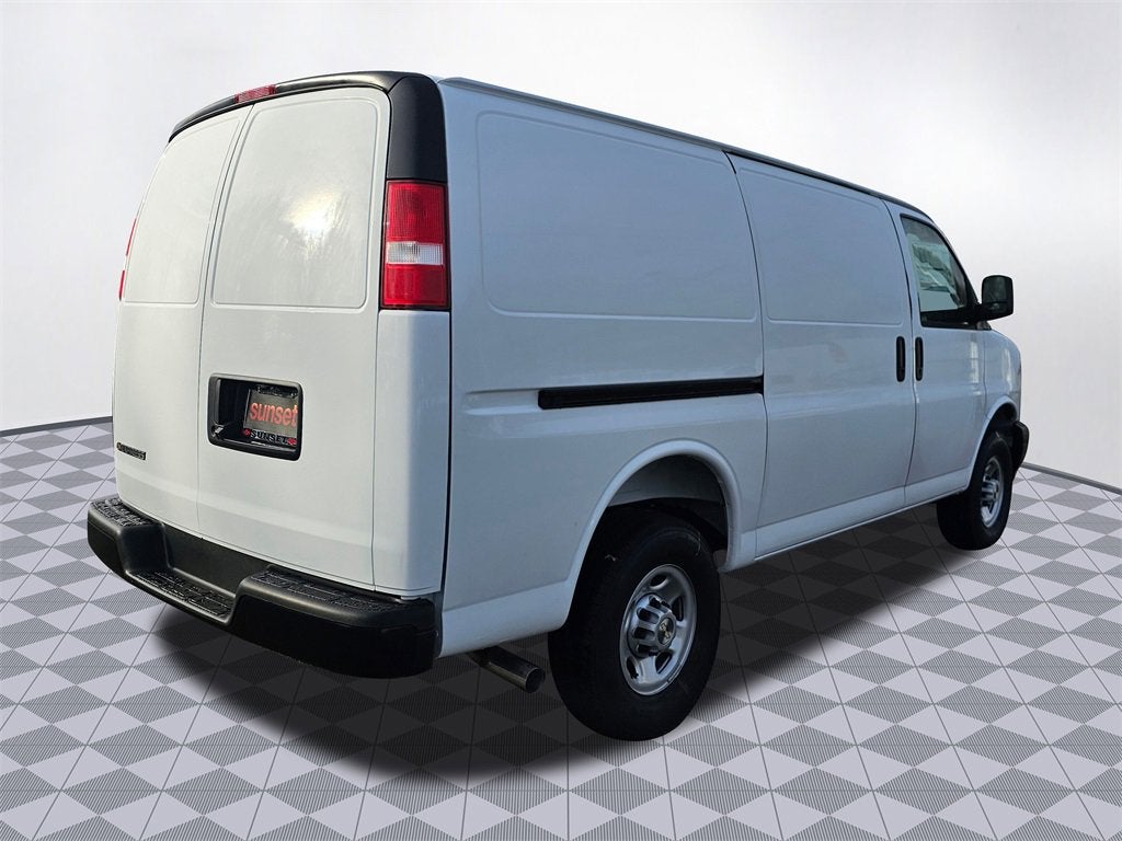 2025 Chevrolet Express Cargo 3500 WT