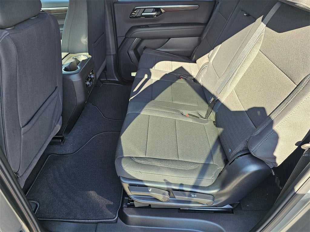 2025 Chevrolet Suburban LS