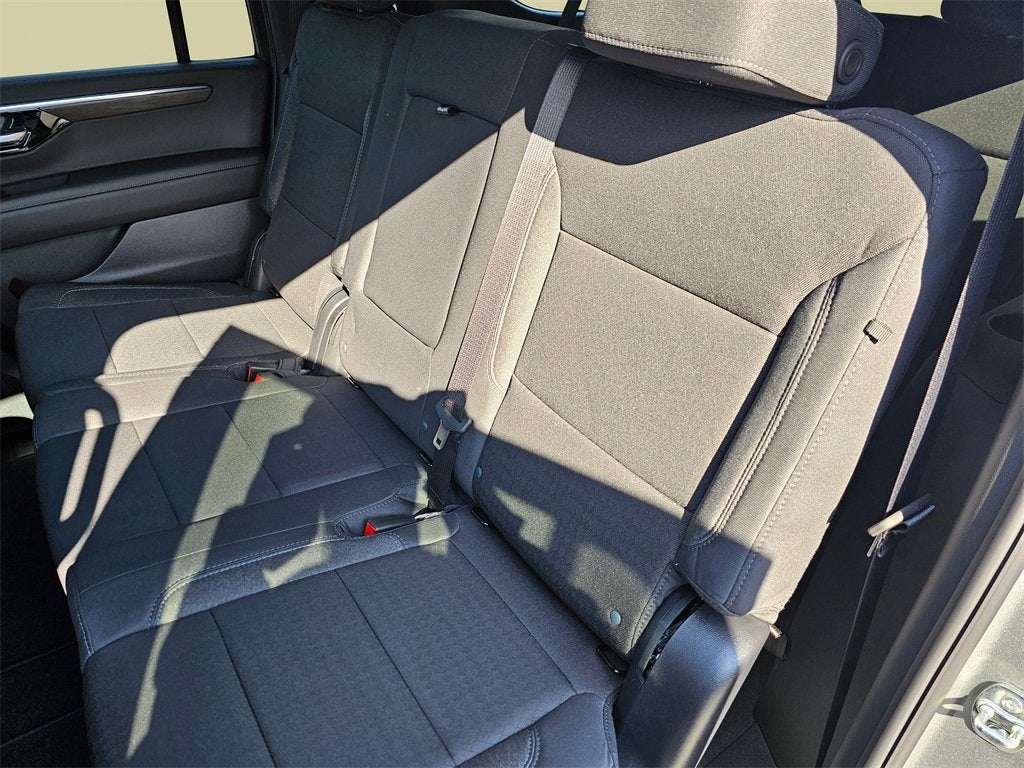 2025 Chevrolet Suburban LS