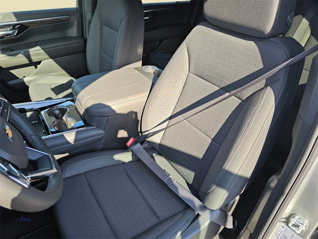 2025 Chevrolet Suburban LS