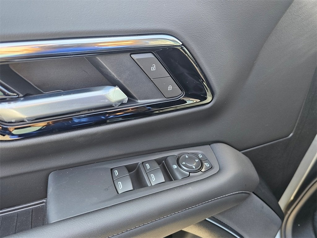 2025 Chevrolet Suburban LS