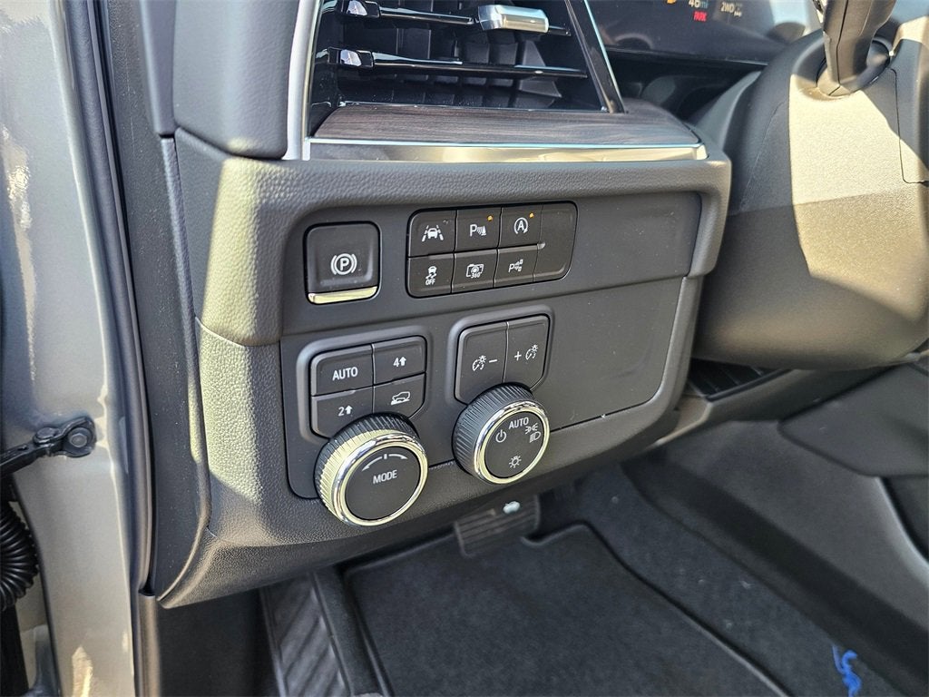 2025 Chevrolet Suburban LS