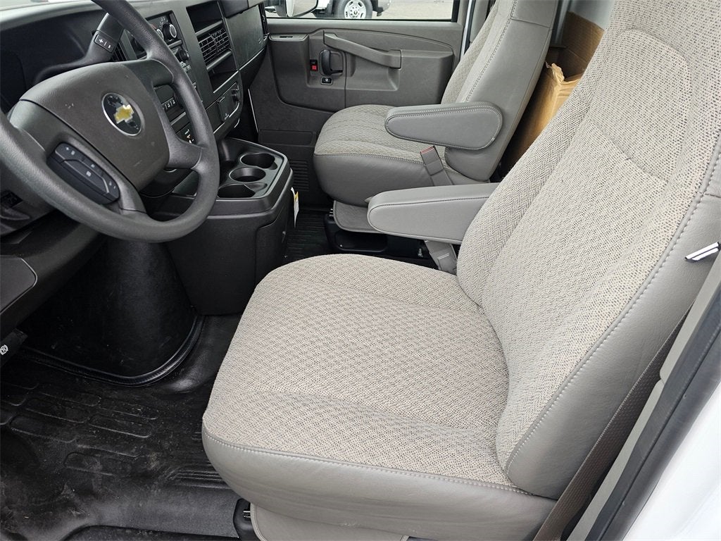 2024 Chevrolet Express Cutaway 4500 2WT