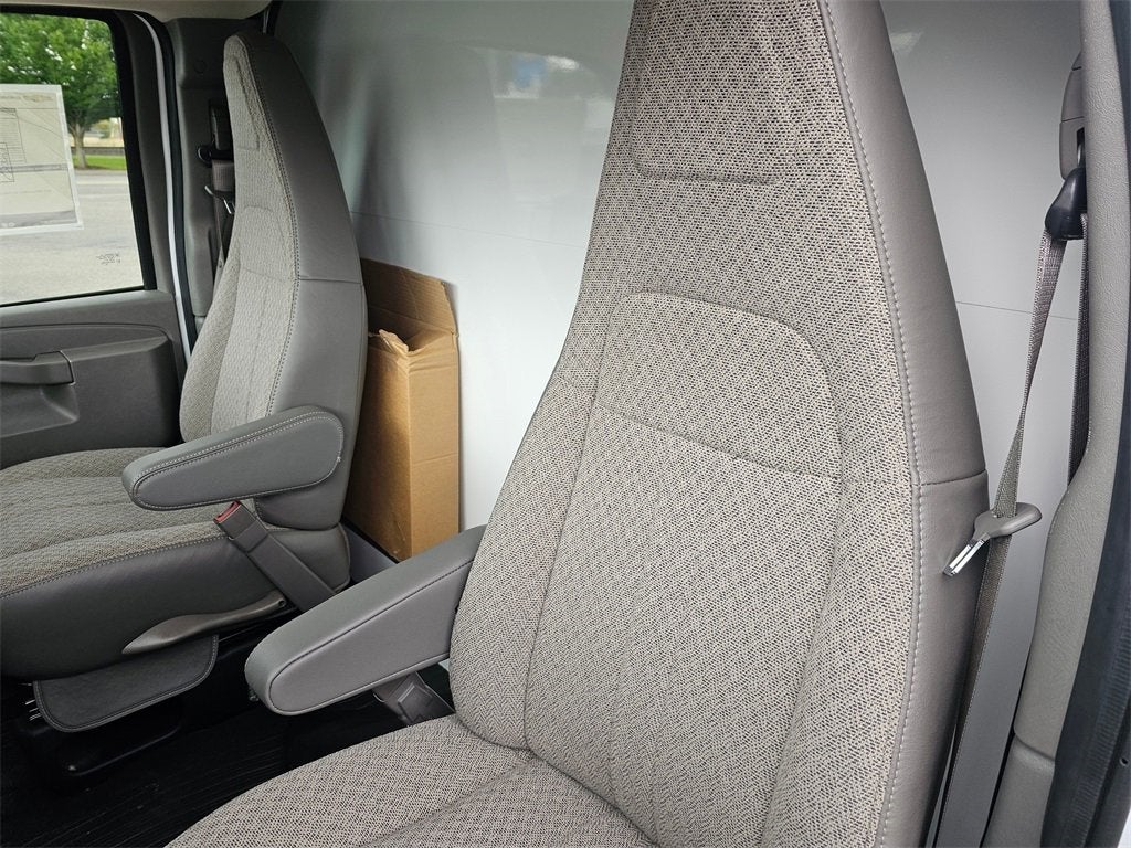 2024 Chevrolet Express Cutaway 4500 2WT