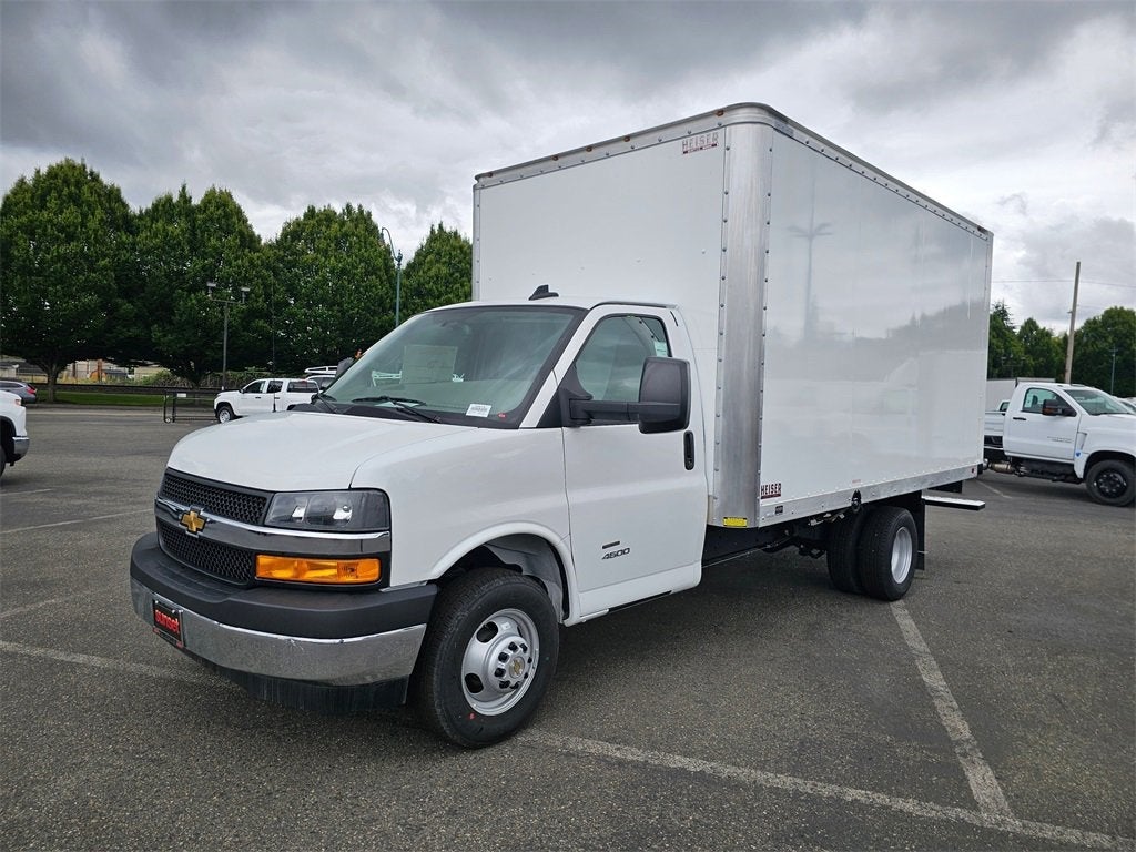 2024 Chevrolet Express Cutaway 4500 2WT