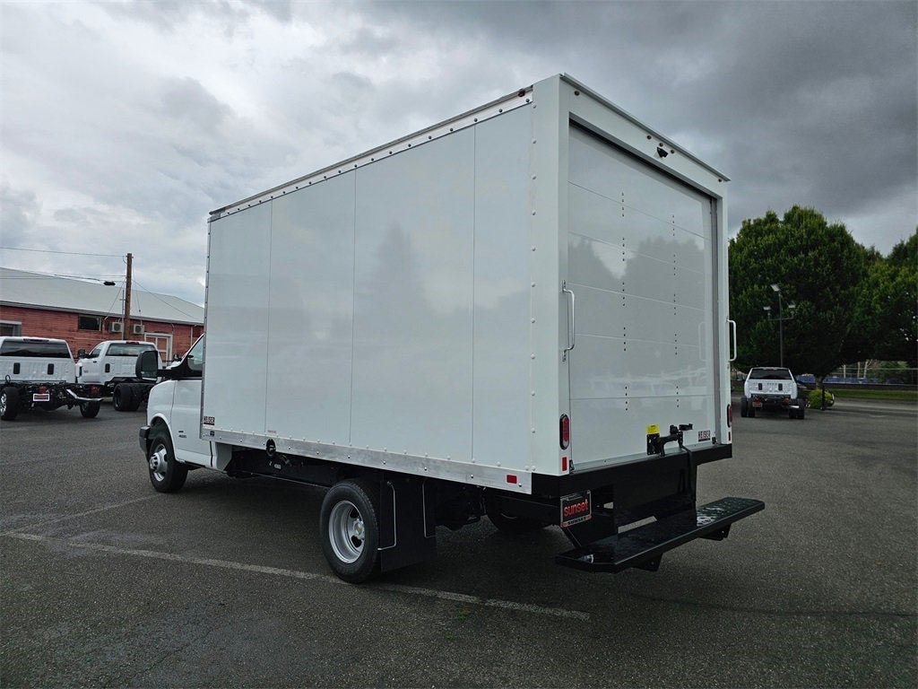 2024 Chevrolet Express Cutaway 4500 2WT