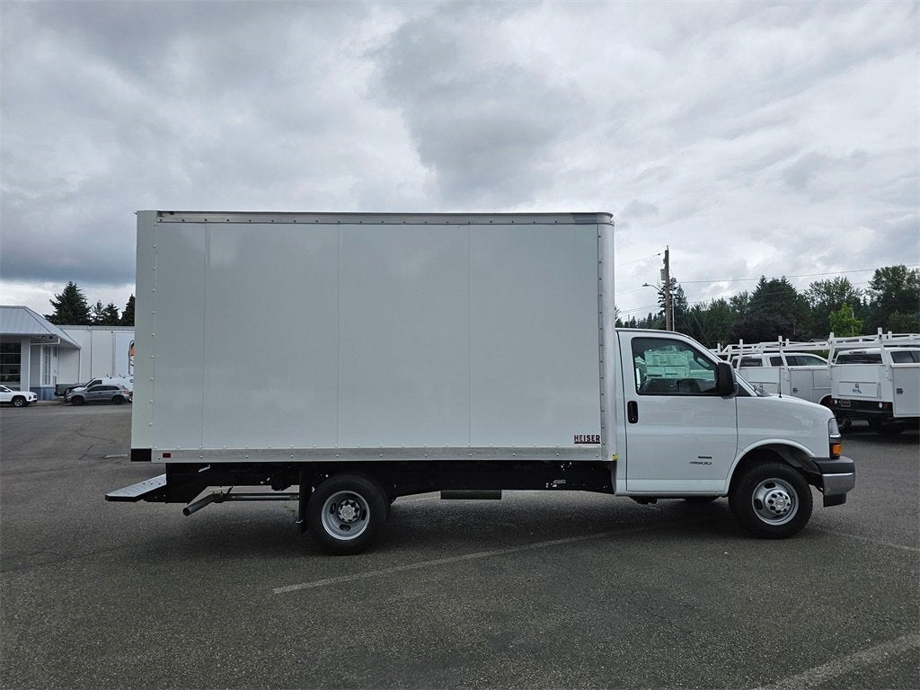 2024 Chevrolet Express Cutaway 4500 2WT