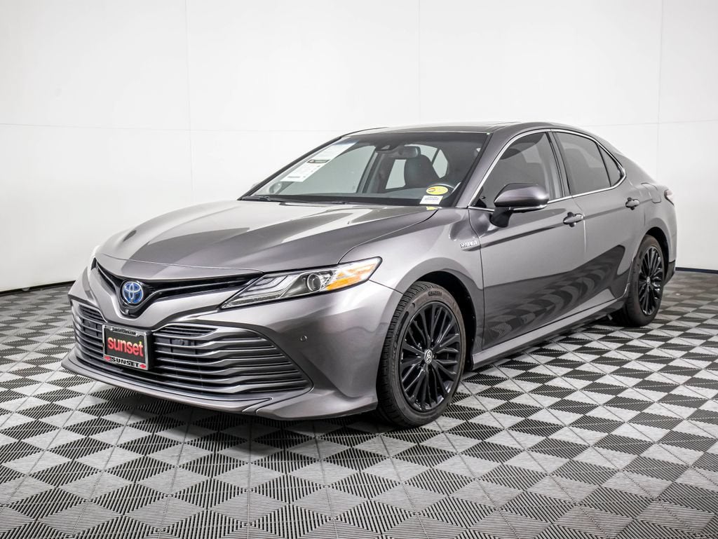 2020 Toyota Camry Hybrid XLE