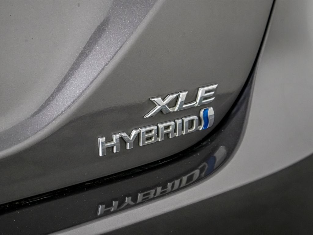 2020 Toyota Camry Hybrid XLE