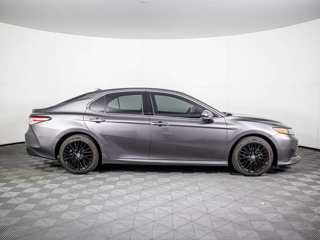 2020 Toyota Camry Hybrid XLE