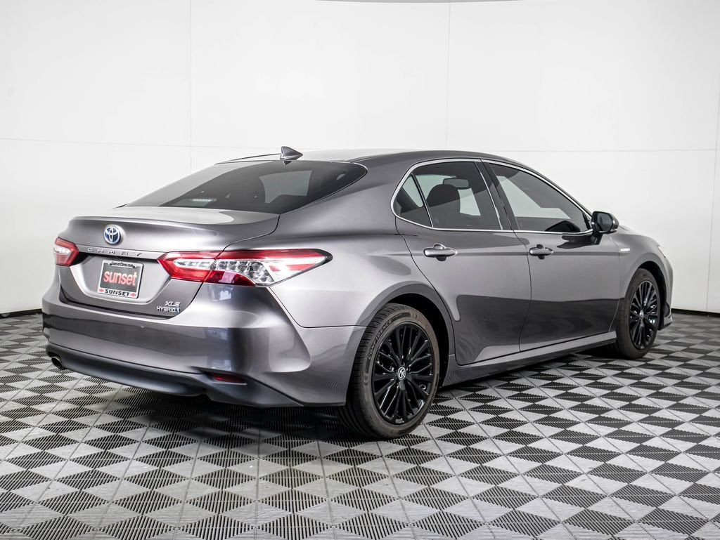 2020 Toyota Camry Hybrid XLE