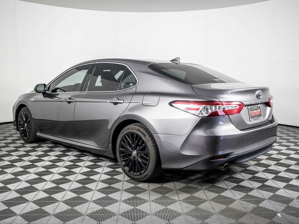 2020 Toyota Camry Hybrid XLE