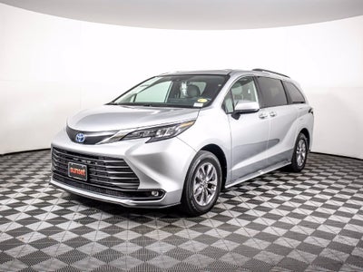 2025 Toyota Sienna XLE