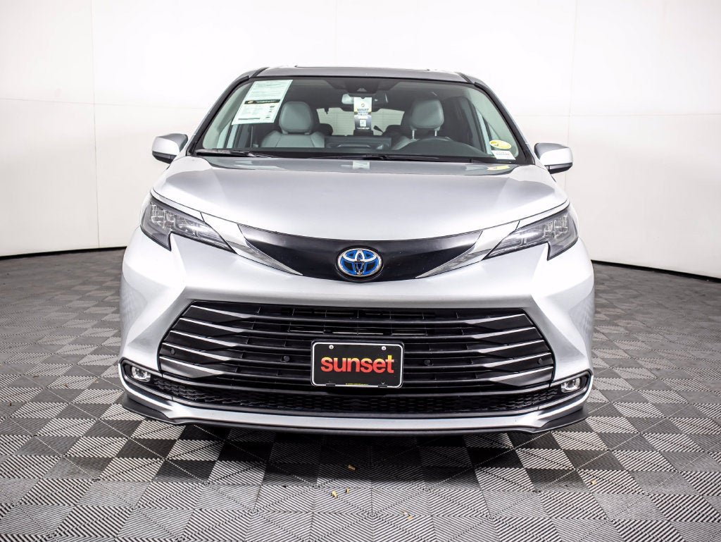 2025 Toyota Sienna XLE