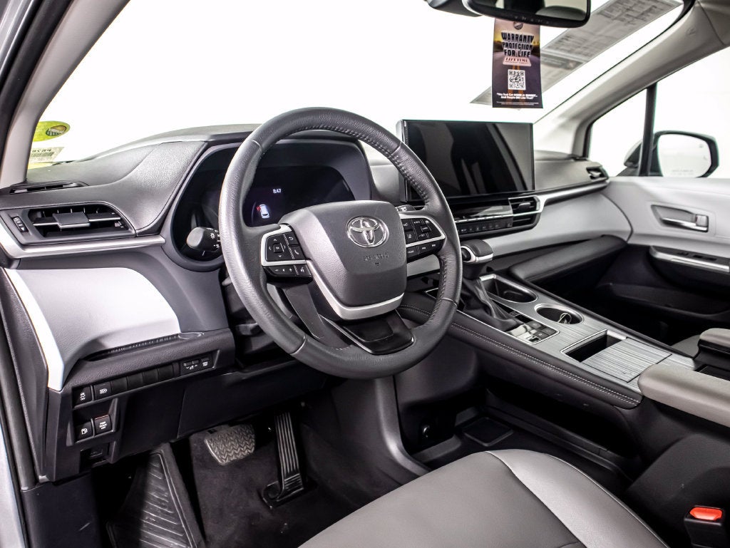 2025 Toyota Sienna XLE