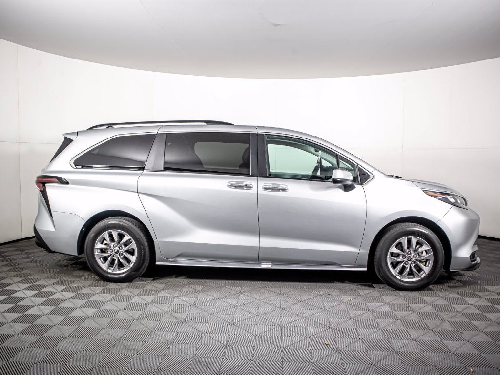 2025 Toyota Sienna XLE
