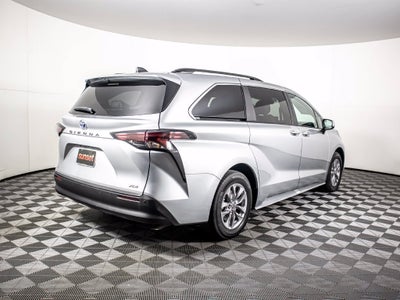 2025 Toyota Sienna XLE