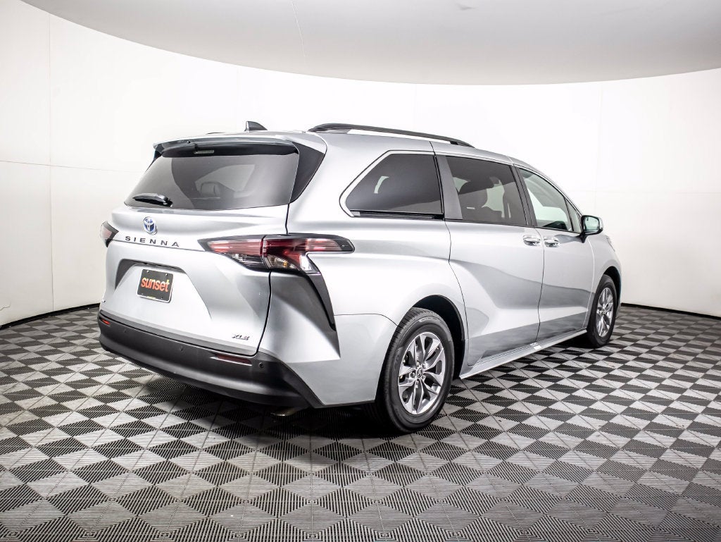 2025 Toyota Sienna XLE