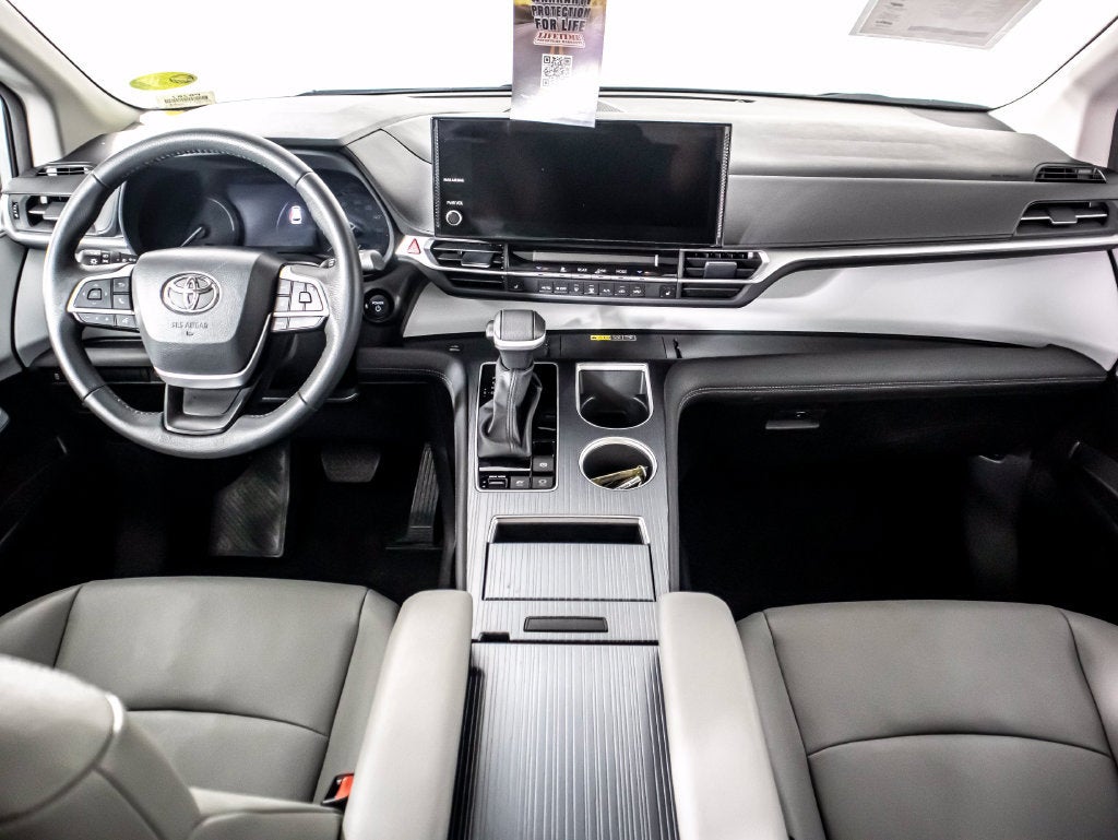 2025 Toyota Sienna XLE