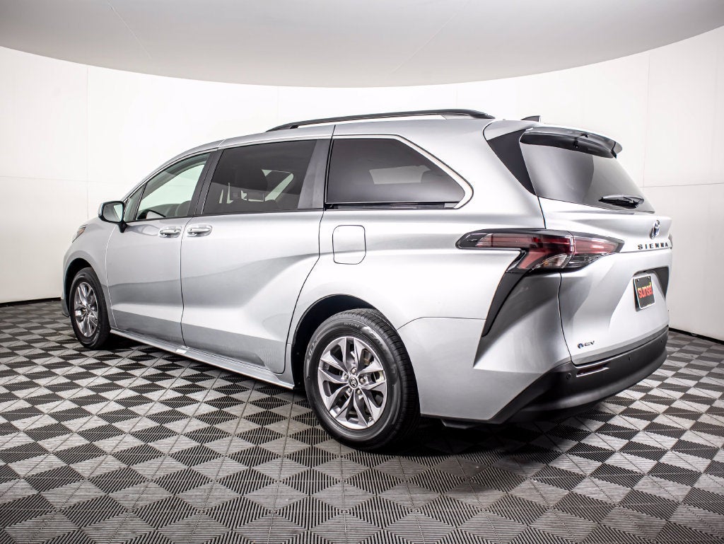 2025 Toyota Sienna XLE