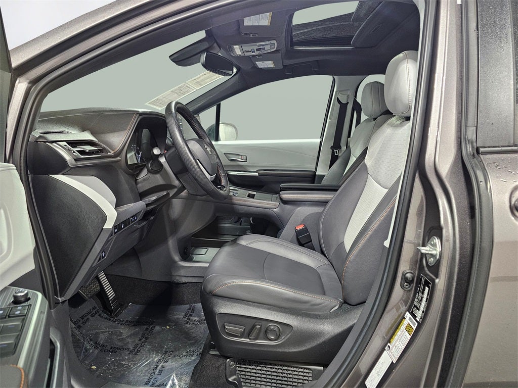 2022 Toyota Sienna LE 8 Passenger