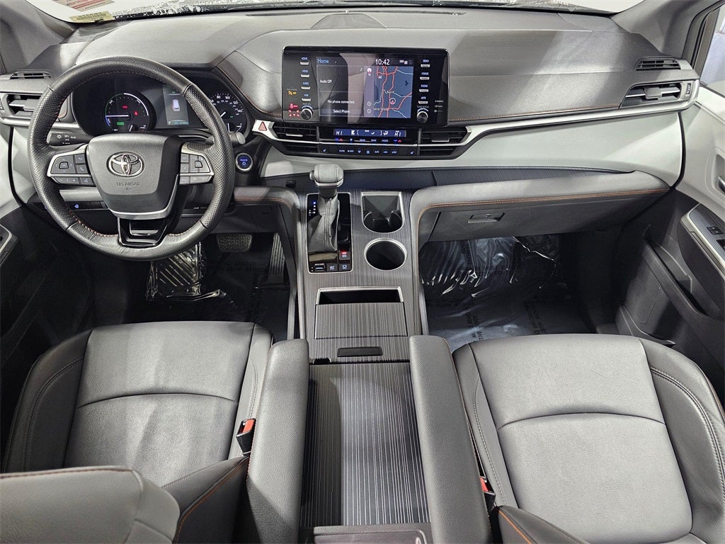 2022 Toyota Sienna LE 8 Passenger