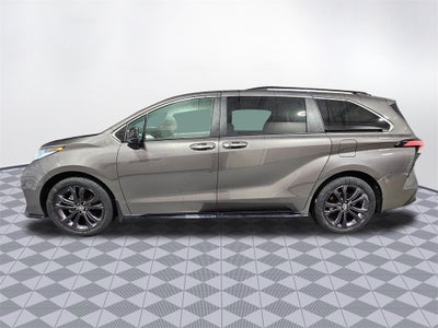 2022 Toyota Sienna LE 8 Passenger