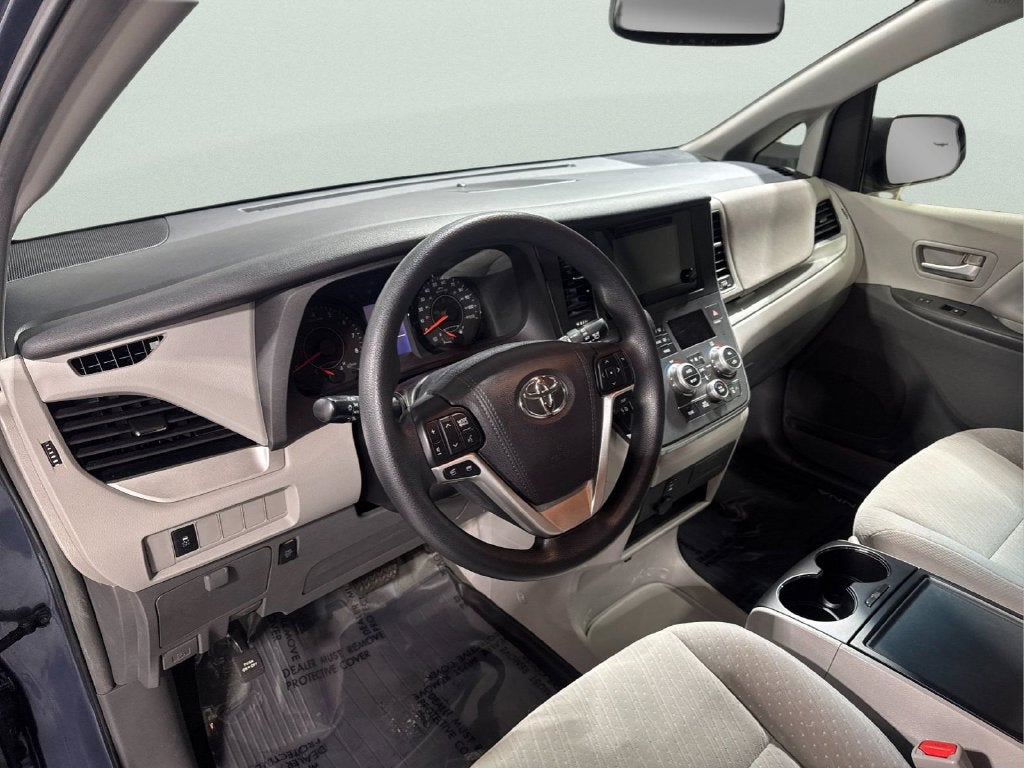 2017 Toyota Sienna LE 8 Passenger