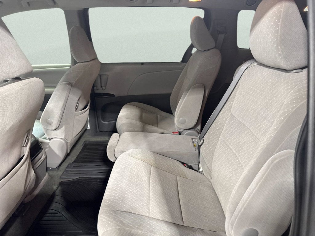 2017 Toyota Sienna LE 8 Passenger