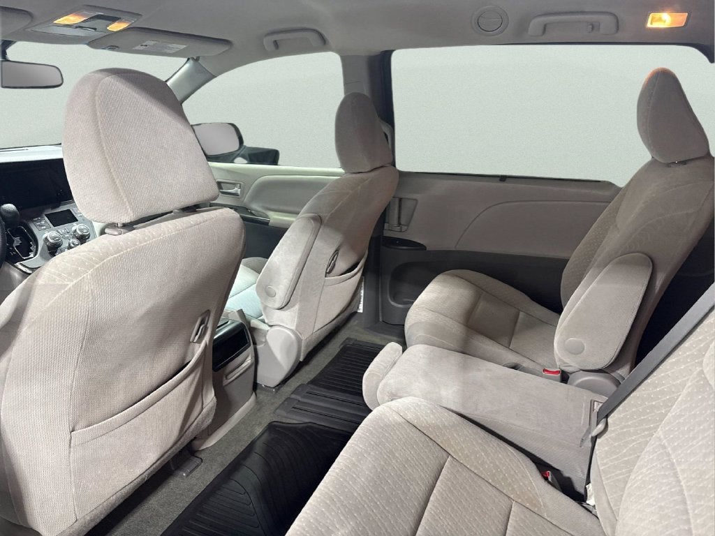 2017 Toyota Sienna LE 8 Passenger