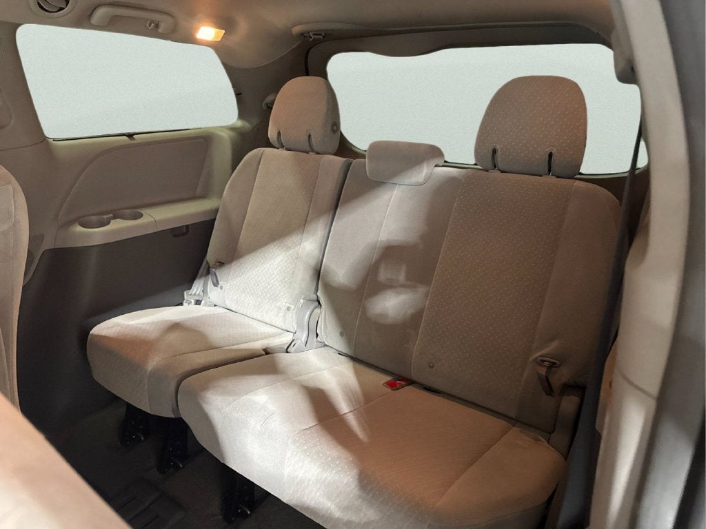 2017 Toyota Sienna LE 8 Passenger