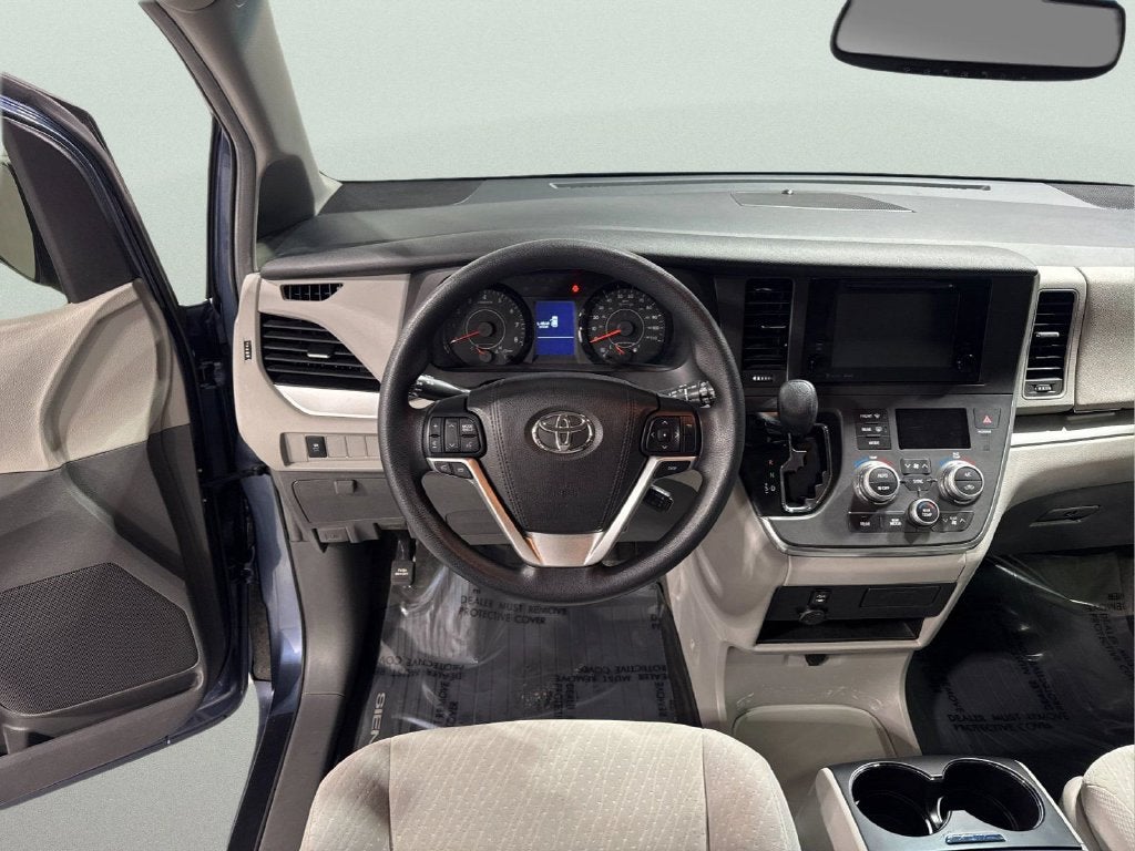2017 Toyota Sienna LE 8 Passenger
