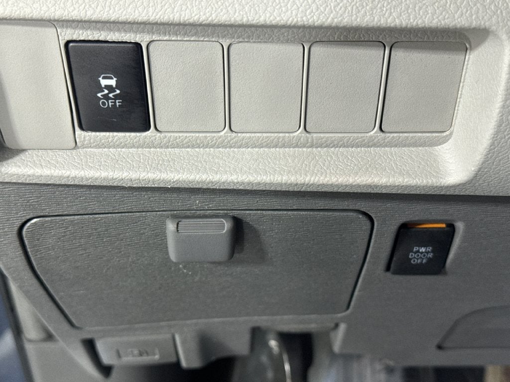 2017 Toyota Sienna LE 8 Passenger