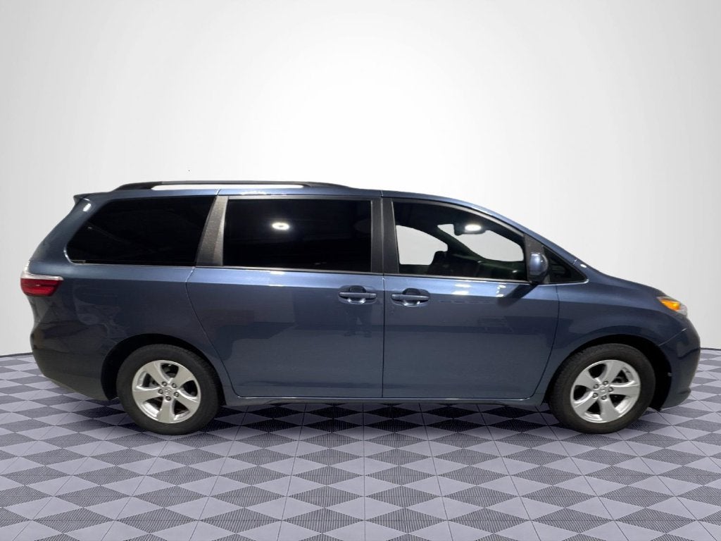 2017 Toyota Sienna LE 8 Passenger