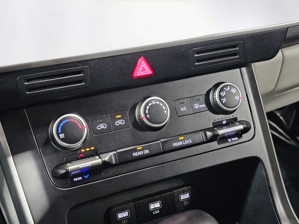 2024 Kia Carnival LX